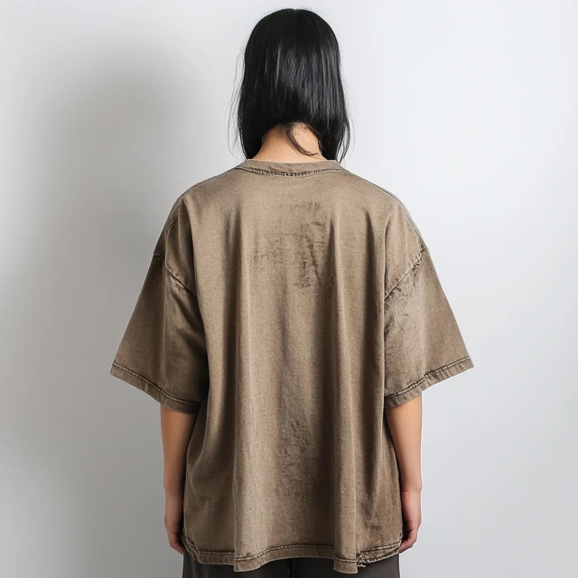 AI Vintage T-Shirt Back View: MJ v5.2, v6.1, v7.0 Compared - v6.1 - Image 4